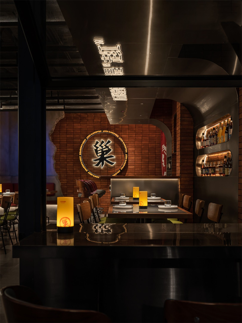 小龍蝦+燒烤 龍巢特色餐酒館裝修設(shè)計(jì)案例(圖4) 小龍蝦+燒烤 龍巢特色餐酒館裝修設(shè)計(jì)案例(圖4)