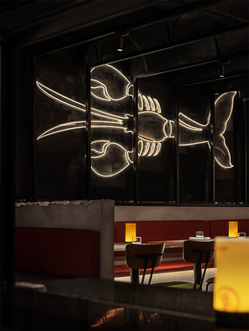 小龍蝦+燒烤 龍巢特色餐酒館裝修設(shè)計(jì)案例(圖5) 小龍蝦+燒烤 龍巢特色餐酒館裝修設(shè)計(jì)案例(圖5)