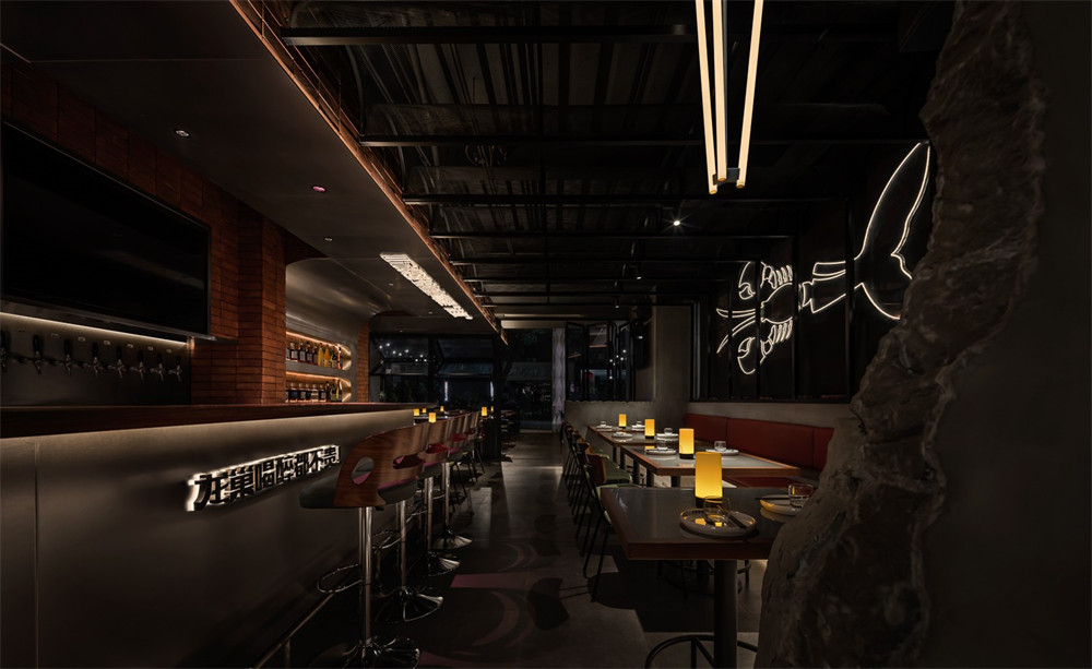 小龍蝦+燒烤 龍巢特色餐酒館裝修設(shè)計(jì)案例(圖7) 小龍蝦+燒烤 龍巢特色餐酒館裝修設(shè)計(jì)案例(圖7)