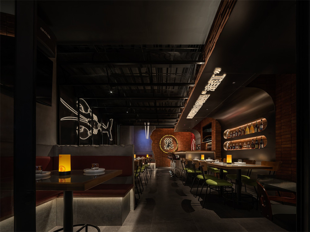 小龍蝦+燒烤 龍巢特色餐酒館裝修設(shè)計(jì)案例(圖6) 小龍蝦+燒烤 龍巢特色餐酒館裝修設(shè)計(jì)案例(圖6)