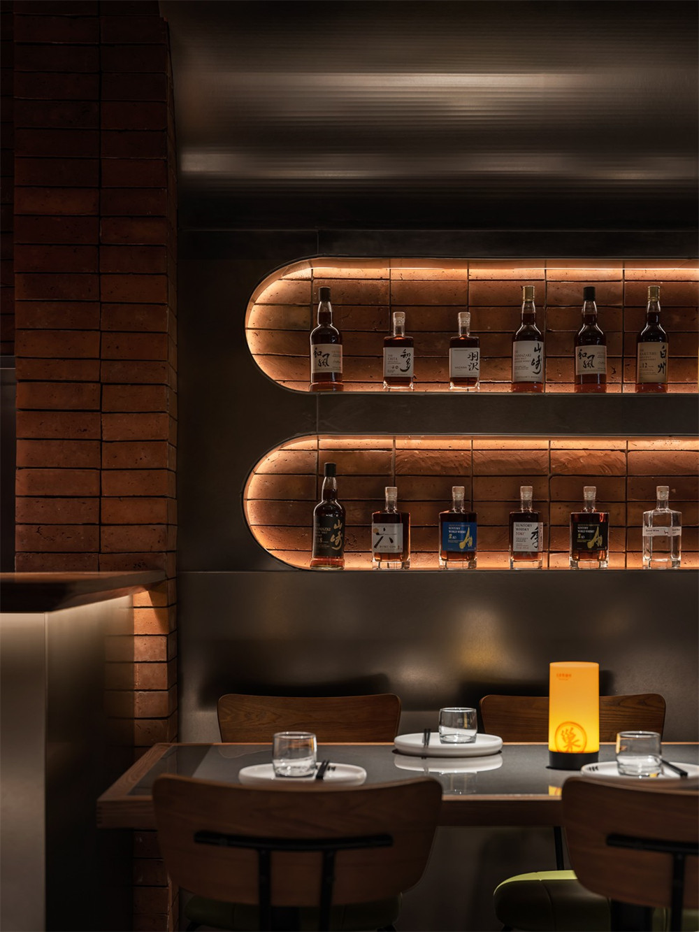 小龍蝦+燒烤 龍巢特色餐酒館裝修設(shè)計(jì)案例(圖9) 小龍蝦+燒烤 龍巢特色餐酒館裝修設(shè)計(jì)案例(圖9)