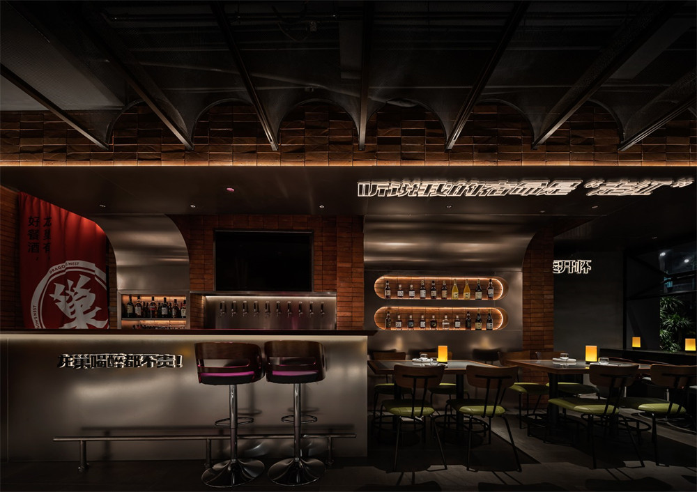 小龍蝦+燒烤 龍巢特色餐酒館裝修設(shè)計(jì)案例(圖8) 小龍蝦+燒烤 龍巢特色餐酒館裝修設(shè)計(jì)案例(圖8)