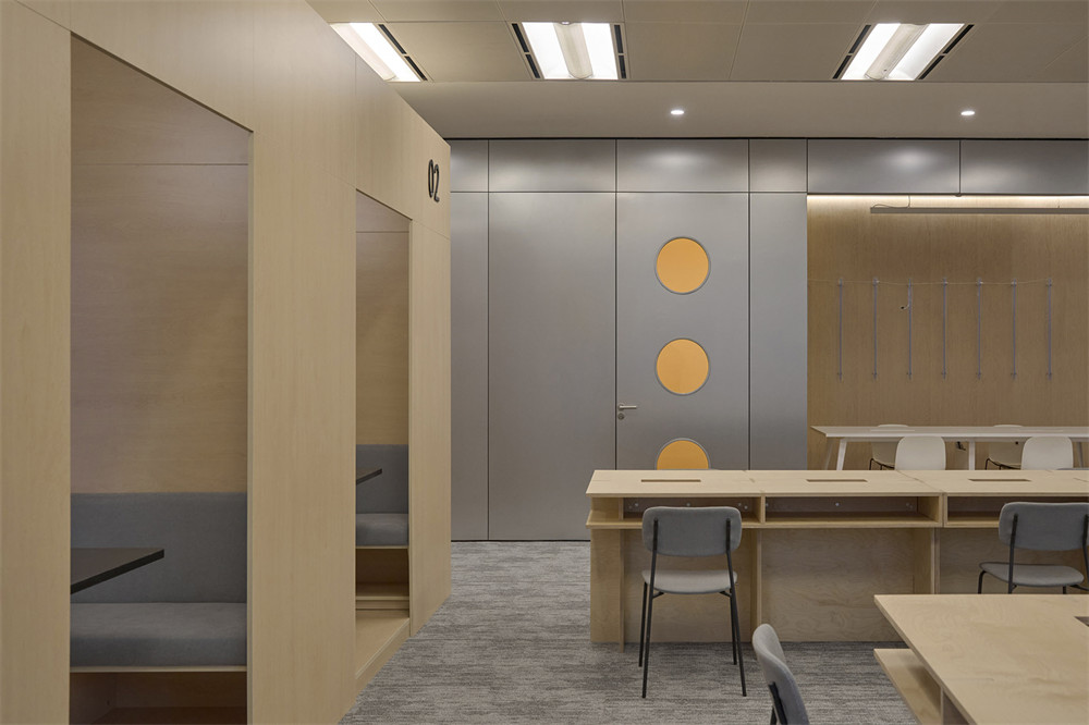 特贊互聯(lián)網(wǎng)人工智能公司辦公室裝修方案(圖5) 特贊互聯(lián)網(wǎng)人工智能公司辦公室裝修方案(圖5)