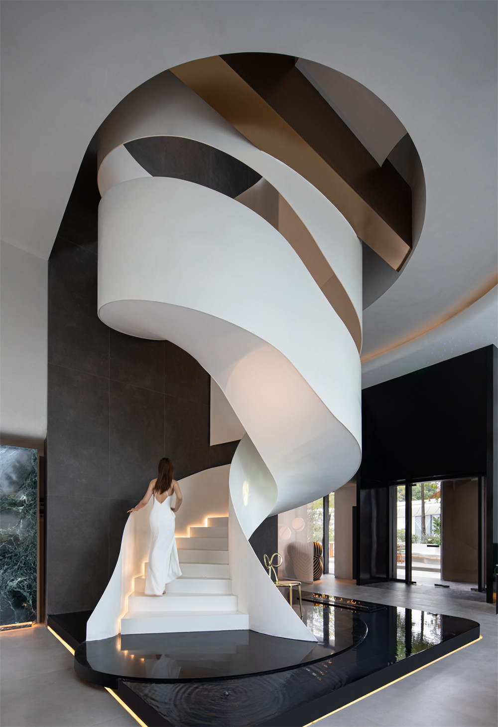 白天咖啡廳晚上酒吧的奇妙餐飲空間設(shè)計(jì)案例(圖3) 白天咖啡廳晚上酒吧的奇妙餐飲空間設(shè)計(jì)案例(圖3)