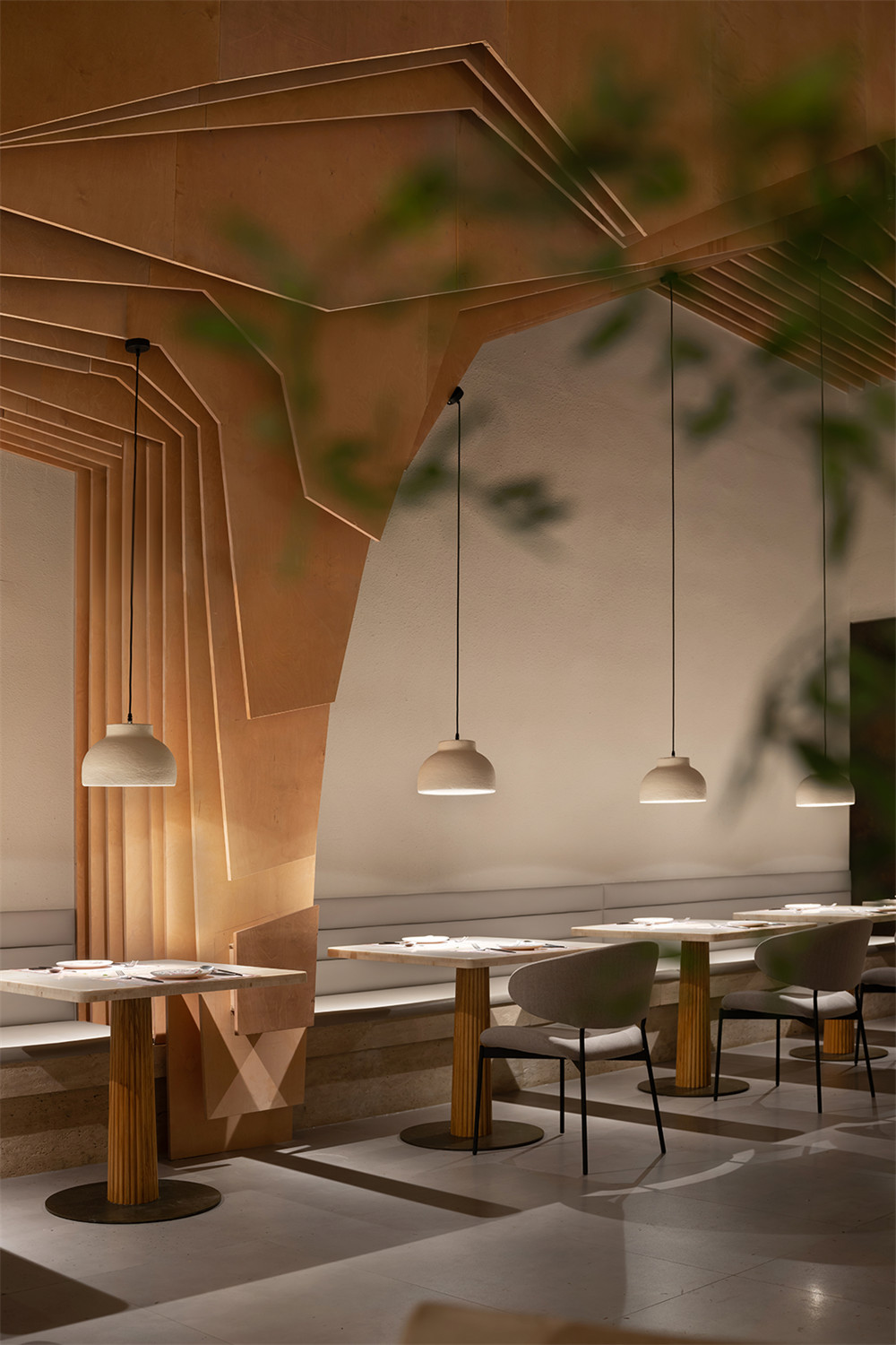 以花為主題的ROIIN用心創(chuàng)意西餐廳裝修設(shè)計(圖9) 以花為主題的ROIIN用心創(chuàng)意西餐廳裝修設(shè)計(圖9)