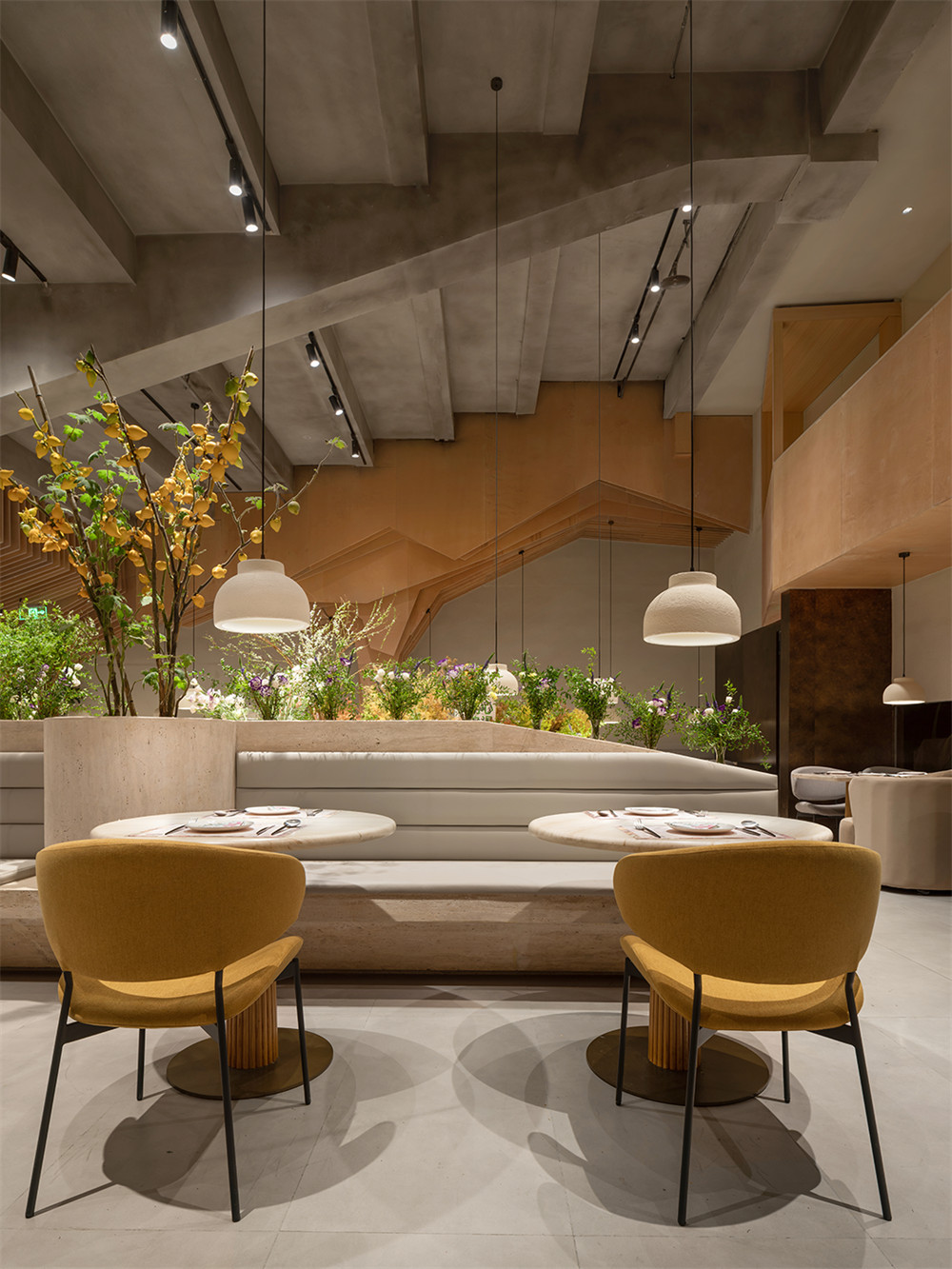 以花為主題的ROIIN用心創(chuàng)意西餐廳裝修設(shè)計(圖10) 以花為主題的ROIIN用心創(chuàng)意西餐廳裝修設(shè)計(圖10)