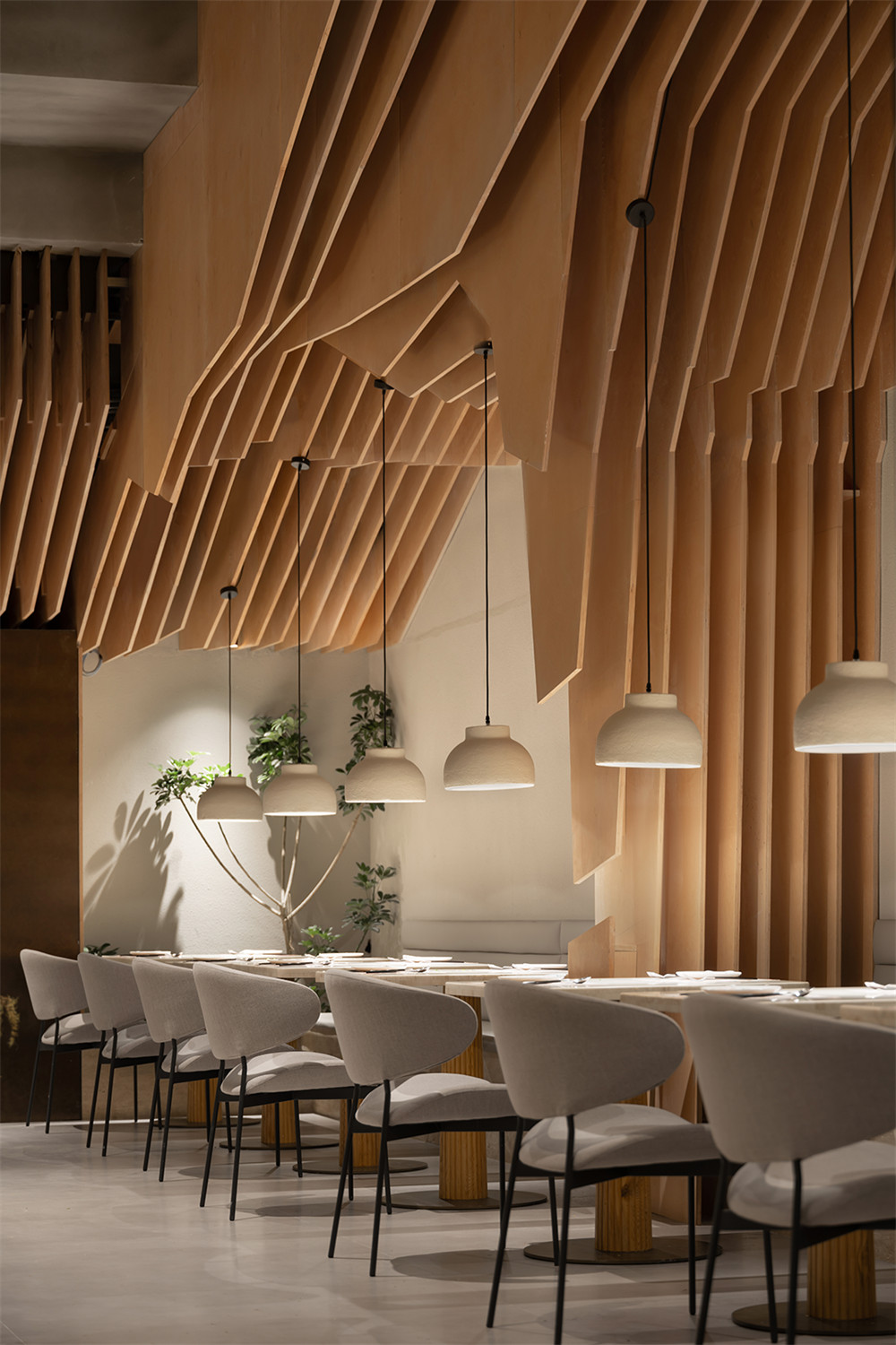 以花為主題的ROIIN用心創(chuàng)意西餐廳裝修設(shè)計(圖12) 以花為主題的ROIIN用心創(chuàng)意西餐廳裝修設(shè)計(圖12)