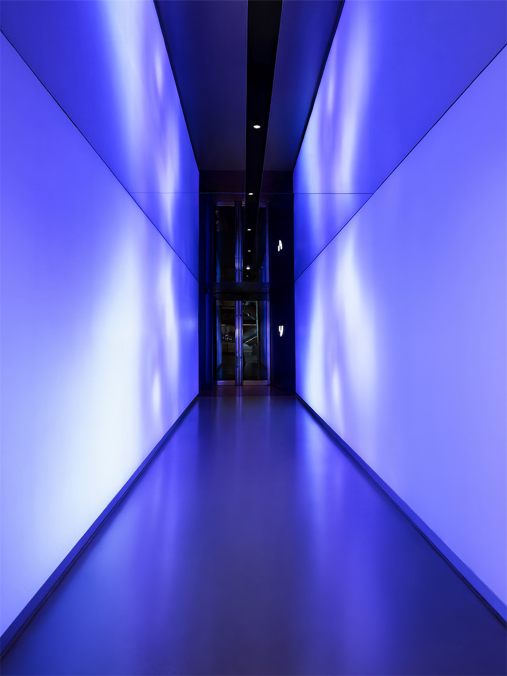 上海集度智能化數(shù)字科技展廳裝修設計方案(圖5) 上海集度智能化數(shù)字科技展廳裝修設計方案(圖5)