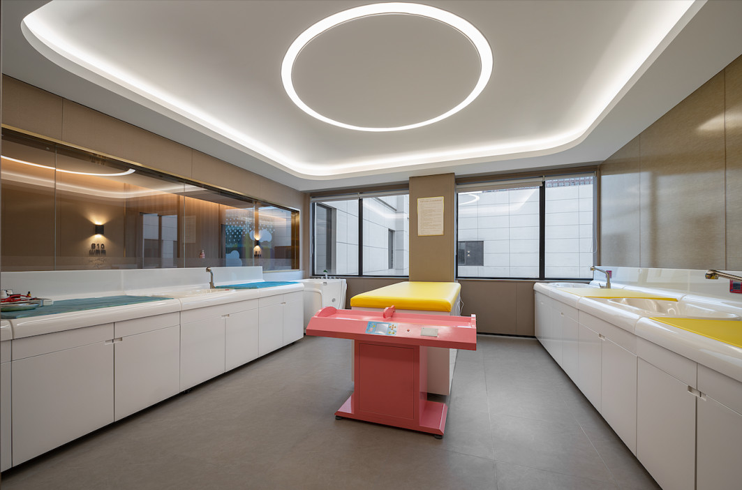 佑佑寶貝婦兒醫(yī)院母嬰照護(hù)中心裝修設(shè)計(jì)方案(圖8) 佑佑寶貝婦兒醫(yī)院母嬰照護(hù)中心裝修設(shè)計(jì)方案(圖8)