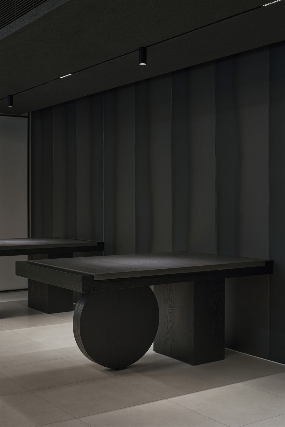 木炭與月亮 現(xiàn)代極簡風(fēng)韓式烤肉店裝修設(shè)計方案(圖7) 木炭與月亮 現(xiàn)代極簡風(fēng)韓式烤肉店裝修設(shè)計方案(圖7)