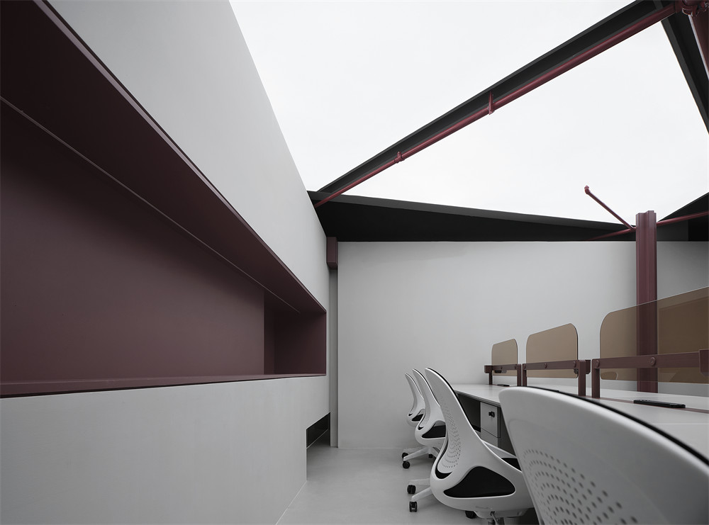 350㎡天馬視界傳媒公司時尚辦公室裝修設(shè)計(圖4) 350㎡天馬視界傳媒公司時尚辦公室裝修設(shè)計(圖4)