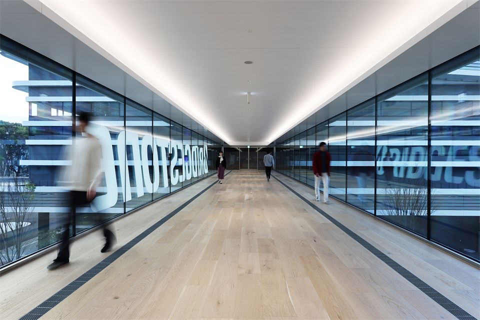 大型制作企業(yè)研發(fā)中心辦公樓裝修設(shè)計方案(圖7) 大型制作企業(yè)研發(fā)中心辦公樓裝修設(shè)計方案(圖7)