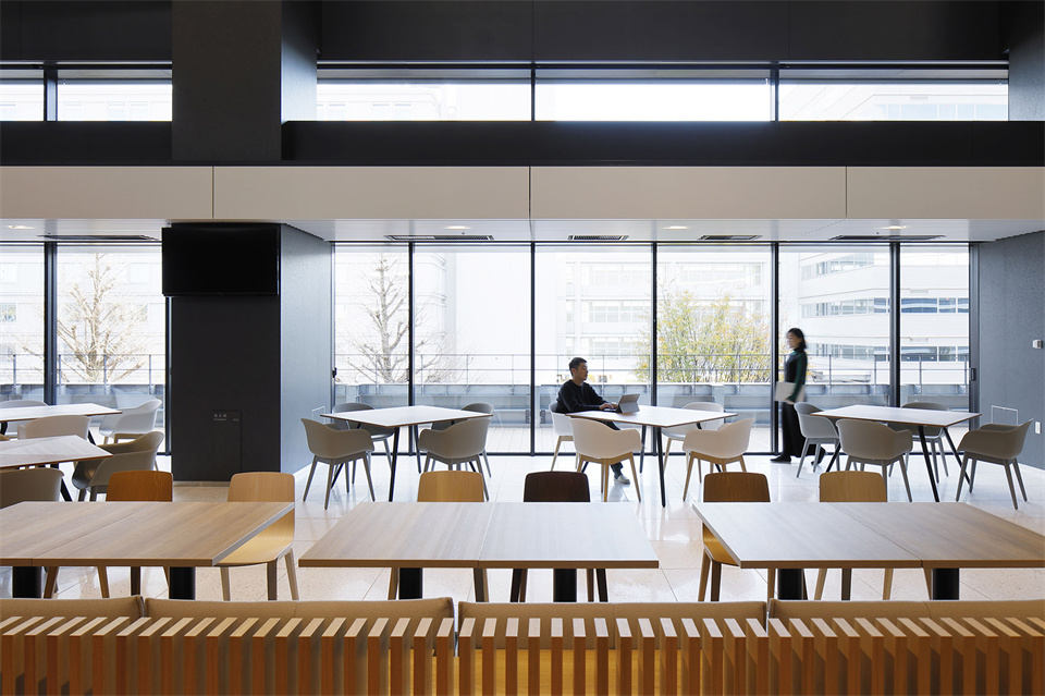 大型制作企業(yè)研發(fā)中心辦公樓裝修設(shè)計方案(圖6) 大型制作企業(yè)研發(fā)中心辦公樓裝修設(shè)計方案(圖6)