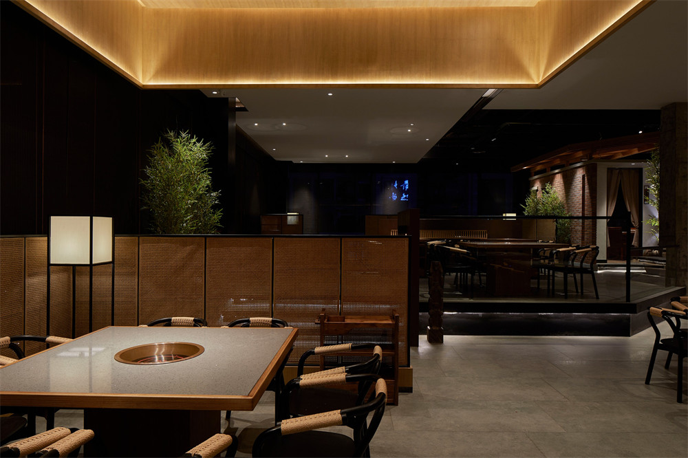 鄭州金博大推薦重慶本土老火鍋店裝修設(shè)計(jì)案例(圖2) 鄭州金博大推薦重慶本土老火鍋店裝修設(shè)計(jì)案例(圖2)