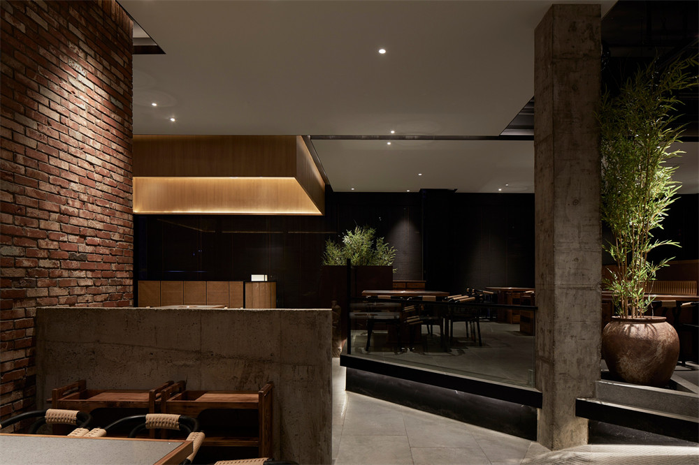 鄭州金博大推薦重慶本土老火鍋店裝修設(shè)計(jì)案例(圖5) 鄭州金博大推薦重慶本土老火鍋店裝修設(shè)計(jì)案例(圖5)