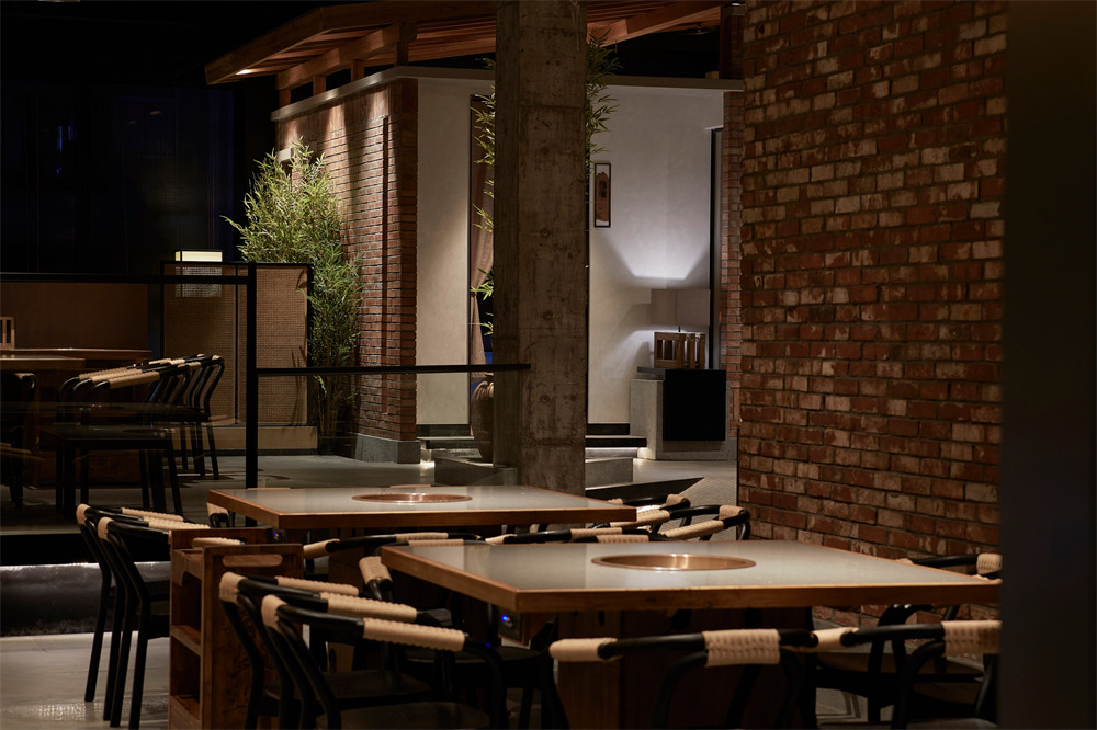 鄭州金博大推薦重慶本土老火鍋店裝修設(shè)計(jì)案例(圖6) 鄭州金博大推薦重慶本土老火鍋店裝修設(shè)計(jì)案例(圖6)