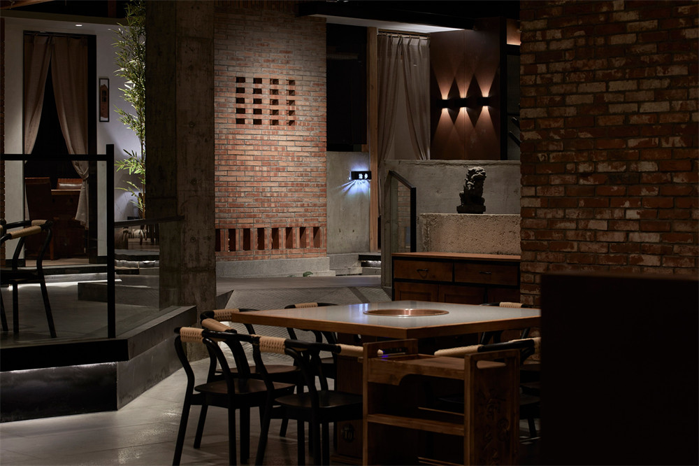 鄭州金博大推薦重慶本土老火鍋店裝修設(shè)計(jì)案例(圖7) 鄭州金博大推薦重慶本土老火鍋店裝修設(shè)計(jì)案例(圖7)