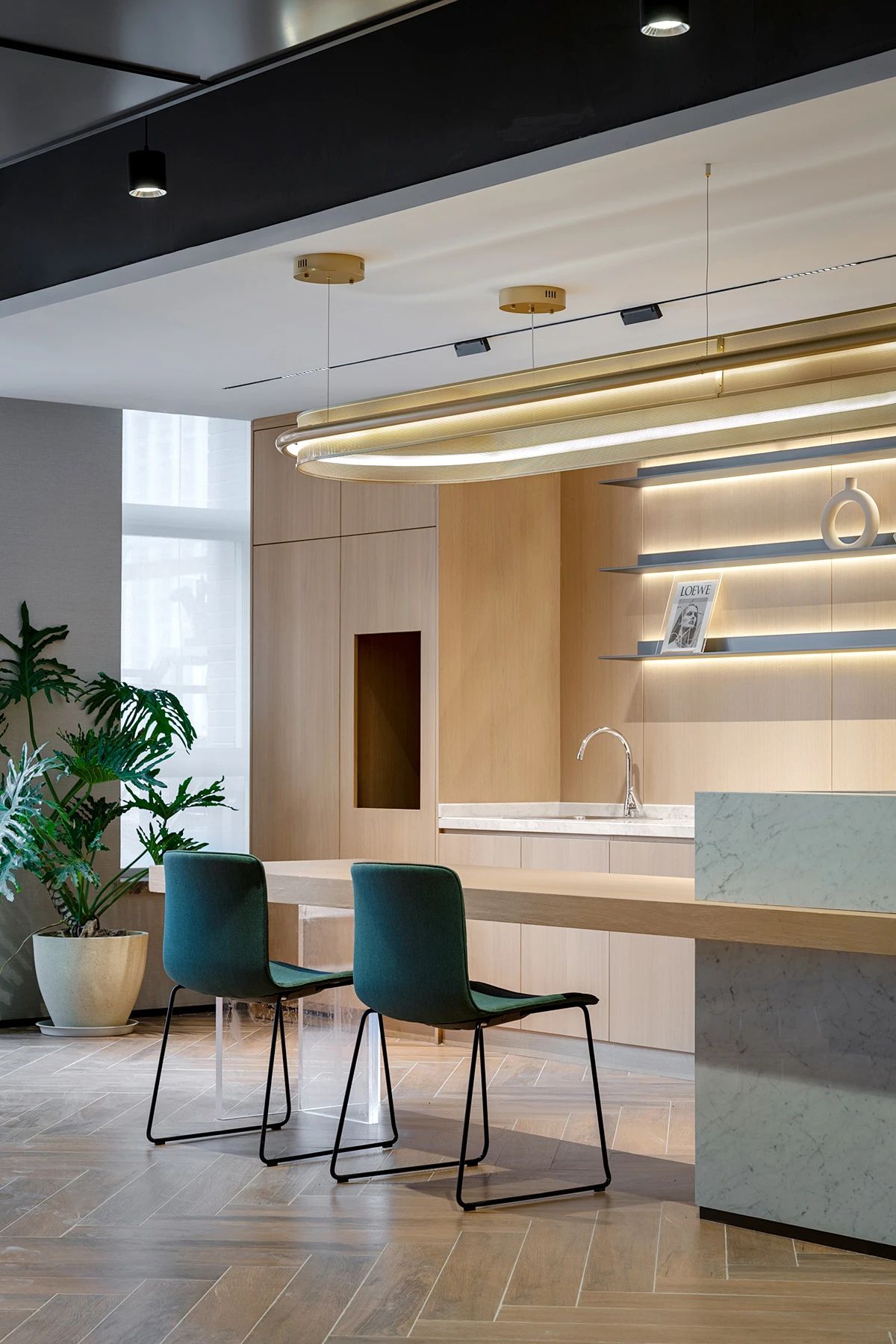 綠色開放的上市公司社區(qū)型辦公室裝修設(shè)計案例(圖2) 綠色開放的上市公司社區(qū)型辦公室裝修設(shè)計案例(圖2)