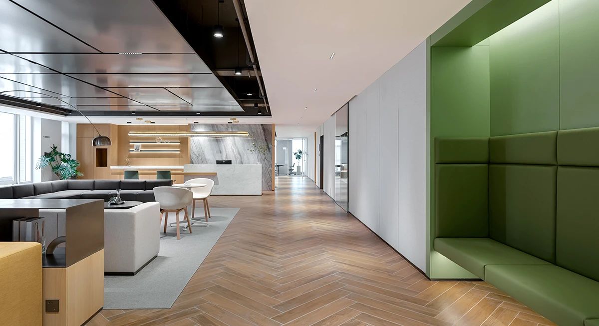 綠色開放的上市公司社區(qū)型辦公室裝修設(shè)計案例(圖5) 綠色開放的上市公司社區(qū)型辦公室裝修設(shè)計案例(圖5)