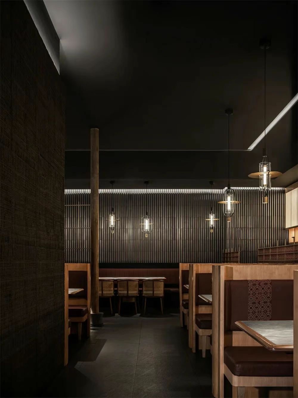 桂小廚廣西特色菜餐廳裝修設(shè)計(jì)案例(圖4) 桂小廚廣西特色菜餐廳裝修設(shè)計(jì)案例(圖4)