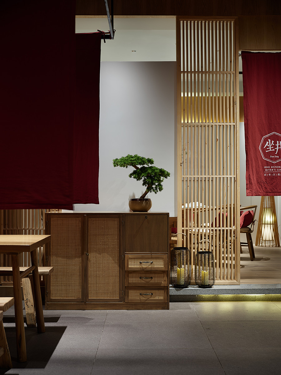 低造價效果佳 坐井百年江湖菜中餐廳裝修設(shè)計方案(圖9) 低造價效果佳 坐井百年江湖菜中餐廳裝修設(shè)計方案(圖9)