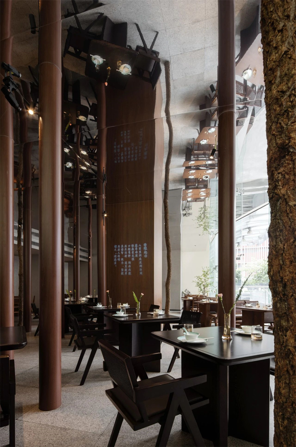 鄭州金博大分享佬麻雀新湘菜餐廳裝修設(shè)計(圖3) 鄭州金博大分享佬麻雀新湘菜餐廳裝修設(shè)計(圖3)