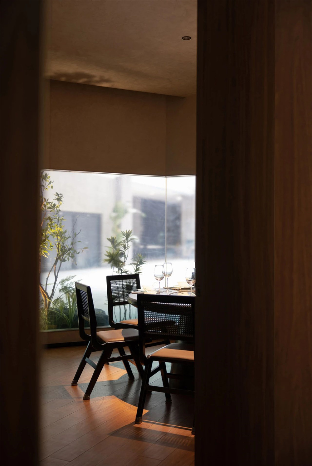 鄭州金博大分享佬麻雀新湘菜餐廳裝修設(shè)計(圖6) 鄭州金博大分享佬麻雀新湘菜餐廳裝修設(shè)計(圖6)