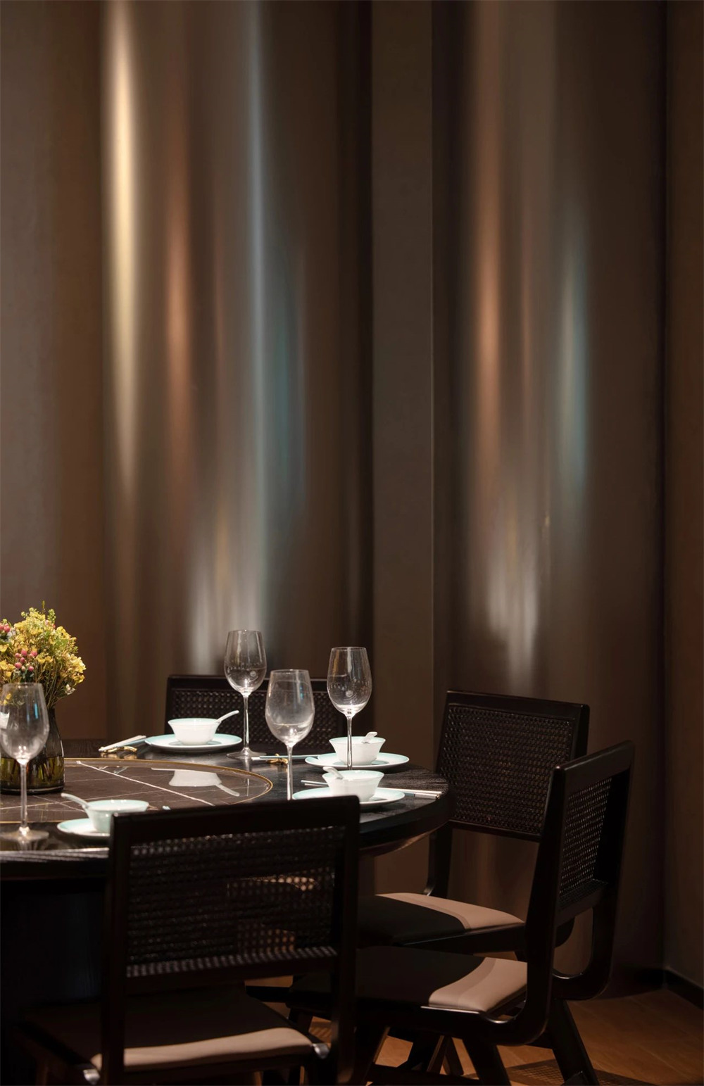 鄭州金博大分享佬麻雀新湘菜餐廳裝修設(shè)計(圖8) 鄭州金博大分享佬麻雀新湘菜餐廳裝修設(shè)計(圖8)