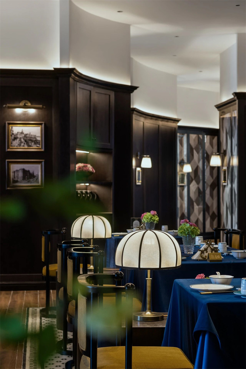 摩登雅致的上海本幫菜餐廳裝修設(shè)計(jì)(圖3) 摩登雅致的上海本幫菜餐廳裝修設(shè)計(jì)(圖3)