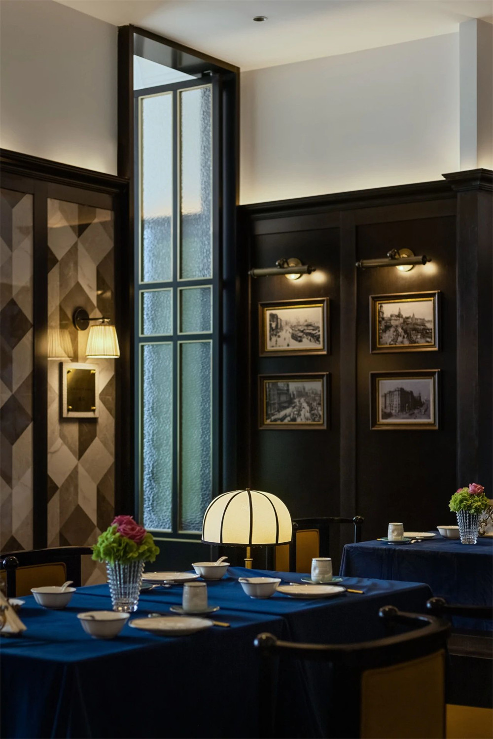 摩登雅致的上海本幫菜餐廳裝修設(shè)計(jì)(圖5) 摩登雅致的上海本幫菜餐廳裝修設(shè)計(jì)(圖5)