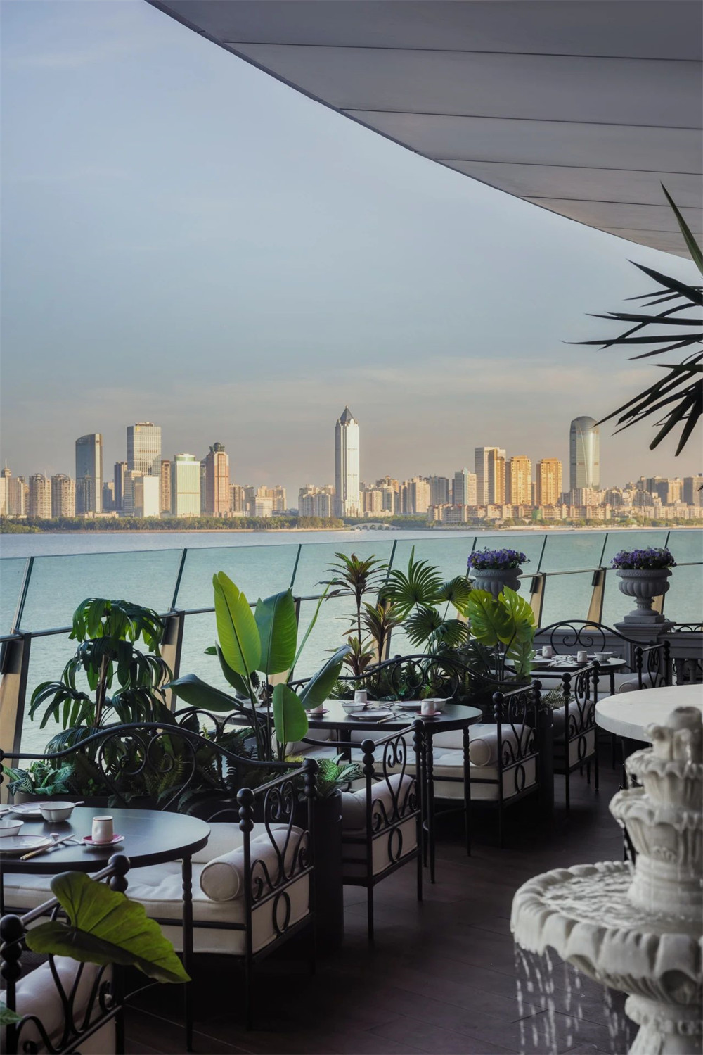 摩登雅致的上海本幫菜餐廳裝修設(shè)計(jì)(圖10) 摩登雅致的上海本幫菜餐廳裝修設(shè)計(jì)(圖10)