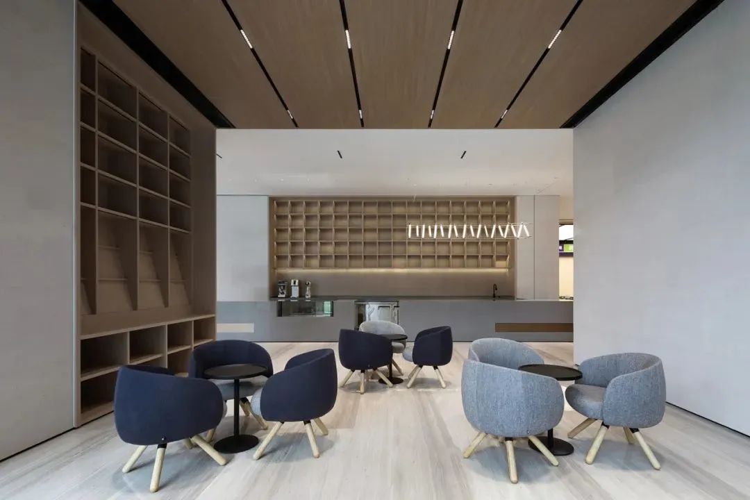 11000㎡金融企業(yè)商務(wù)辦公樓裝修設(shè)計(jì)案例(圖7) 11000㎡金融企業(yè)商務(wù)辦公樓裝修設(shè)計(jì)案例(圖7)