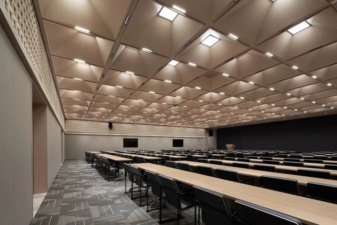 11000㎡金融企業(yè)商務(wù)辦公樓裝修設(shè)計(jì)案例(圖15) 11000㎡金融企業(yè)商務(wù)辦公樓裝修設(shè)計(jì)案例(圖15)