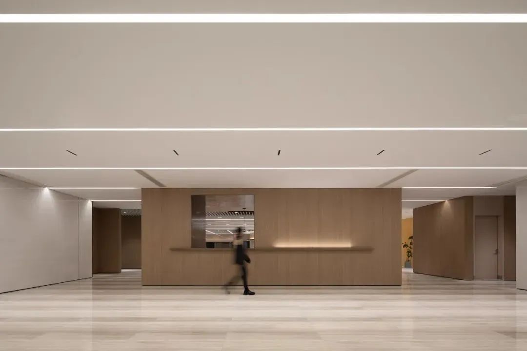 11000㎡金融企業(yè)商務(wù)辦公樓裝修設(shè)計(jì)案例(圖16) 11000㎡金融企業(yè)商務(wù)辦公樓裝修設(shè)計(jì)案例(圖16)