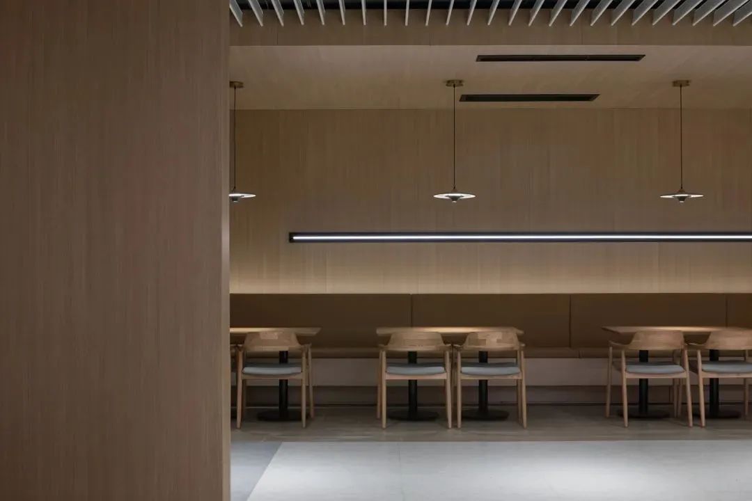 11000㎡金融企業(yè)商務(wù)辦公樓裝修設(shè)計(jì)案例(圖18) 11000㎡金融企業(yè)商務(wù)辦公樓裝修設(shè)計(jì)案例(圖18)