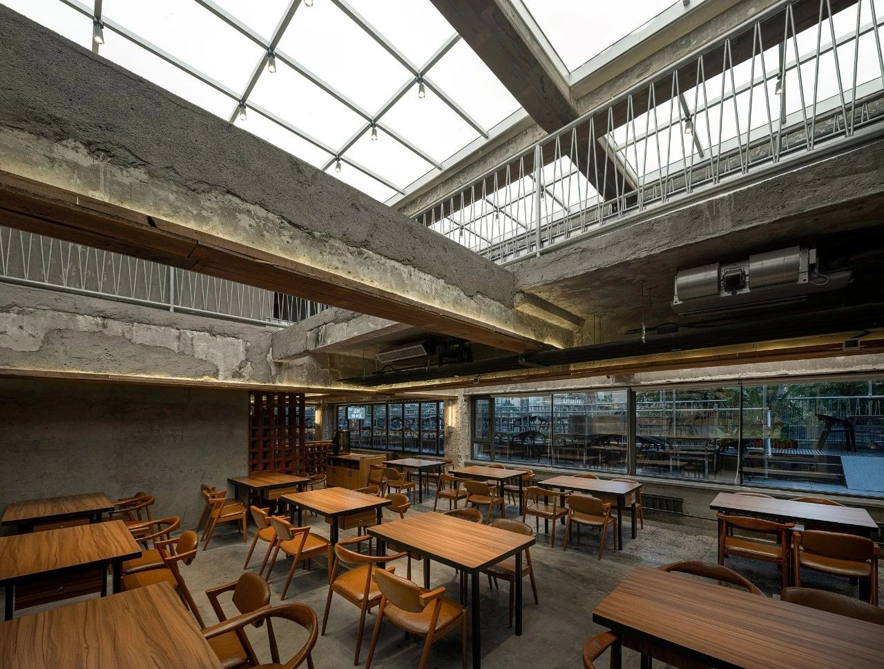 一燒一烤廢墟工業(yè)風(fēng)東北特色燒烤店裝修設(shè)計方案(圖3) 一燒一烤廢墟工業(yè)風(fēng)東北特色燒烤店裝修設(shè)計方案(圖3)