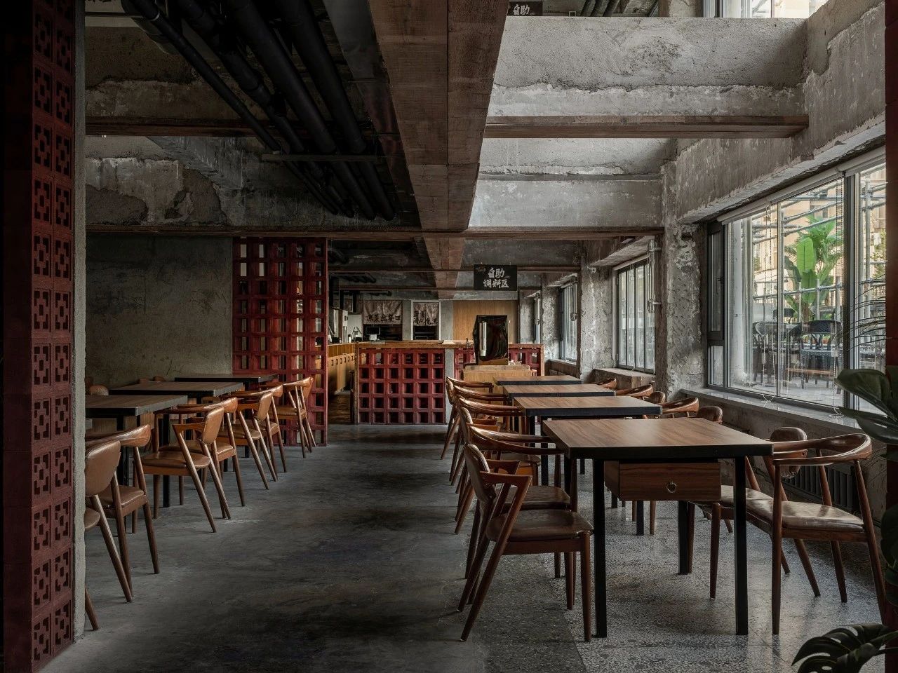 一燒一烤廢墟工業(yè)風(fēng)東北特色燒烤店裝修設(shè)計方案(圖5) 一燒一烤廢墟工業(yè)風(fēng)東北特色燒烤店裝修設(shè)計方案(圖5)