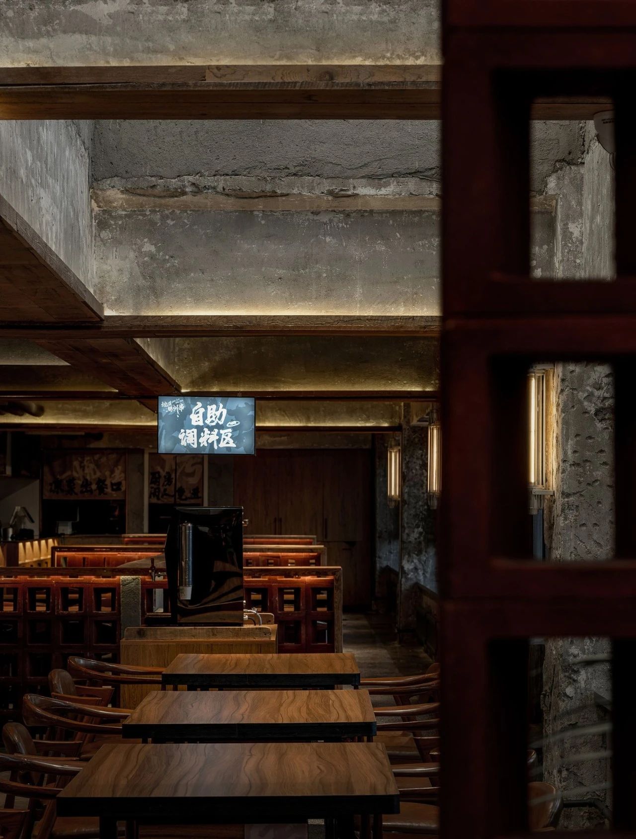 一燒一烤廢墟工業(yè)風(fēng)東北特色燒烤店裝修設(shè)計方案(圖7) 一燒一烤廢墟工業(yè)風(fēng)東北特色燒烤店裝修設(shè)計方案(圖7)