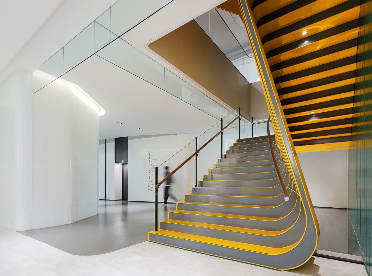 12000㎡生物醫(yī)藥公司辦公樓翻新改造裝修設(shè)計案例(圖3) 12000㎡生物醫(yī)藥公司辦公樓翻新改造裝修設(shè)計案例(圖3)