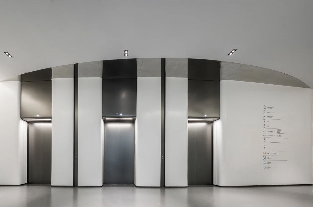 12000㎡生物醫(yī)藥公司辦公樓翻新改造裝修設(shè)計案例(圖6) 12000㎡生物醫(yī)藥公司辦公樓翻新改造裝修設(shè)計案例(圖6)