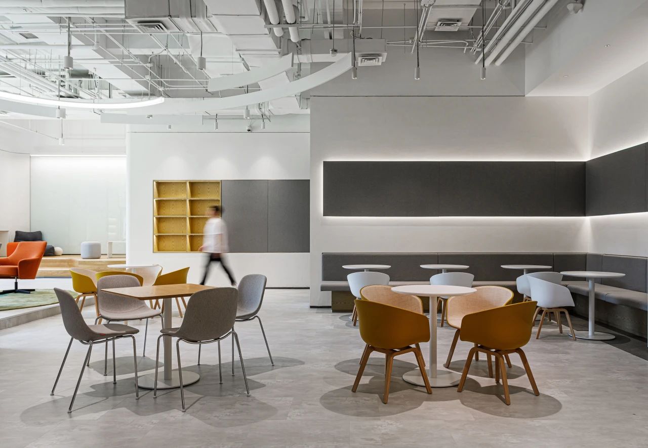 12000㎡生物醫(yī)藥公司辦公樓翻新改造裝修設(shè)計案例(圖9) 12000㎡生物醫(yī)藥公司辦公樓翻新改造裝修設(shè)計案例(圖9)