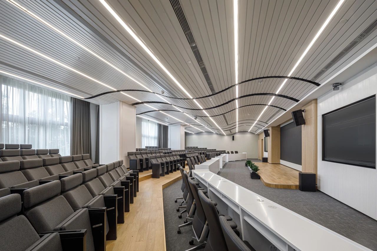 12000㎡生物醫(yī)藥公司辦公樓翻新改造裝修設(shè)計案例(圖13) 12000㎡生物醫(yī)藥公司辦公樓翻新改造裝修設(shè)計案例(圖13)