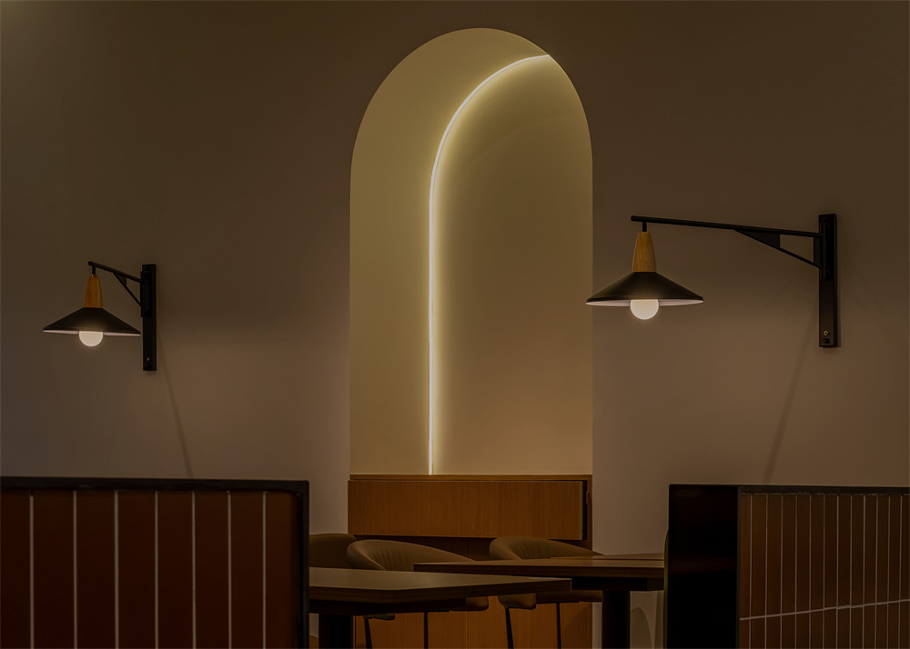 鄭州餐廳裝修公司推薦超級(jí)牛扒西餐廳裝修設(shè)計(jì)(圖3) 鄭州餐廳裝修公司推薦超級(jí)牛扒西餐廳裝修設(shè)計(jì)(圖3)