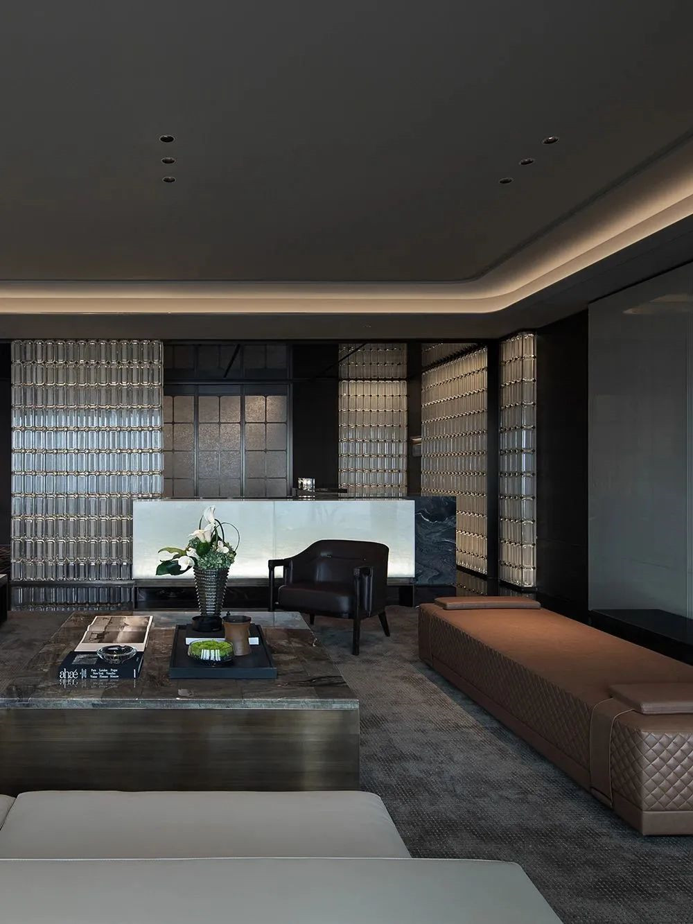 高端企業(yè)總部總裁辦公室&會所裝修設(shè)計(jì)方案(圖2) 高端企業(yè)總部總裁辦公室&會所裝修設(shè)計(jì)方案(圖2)