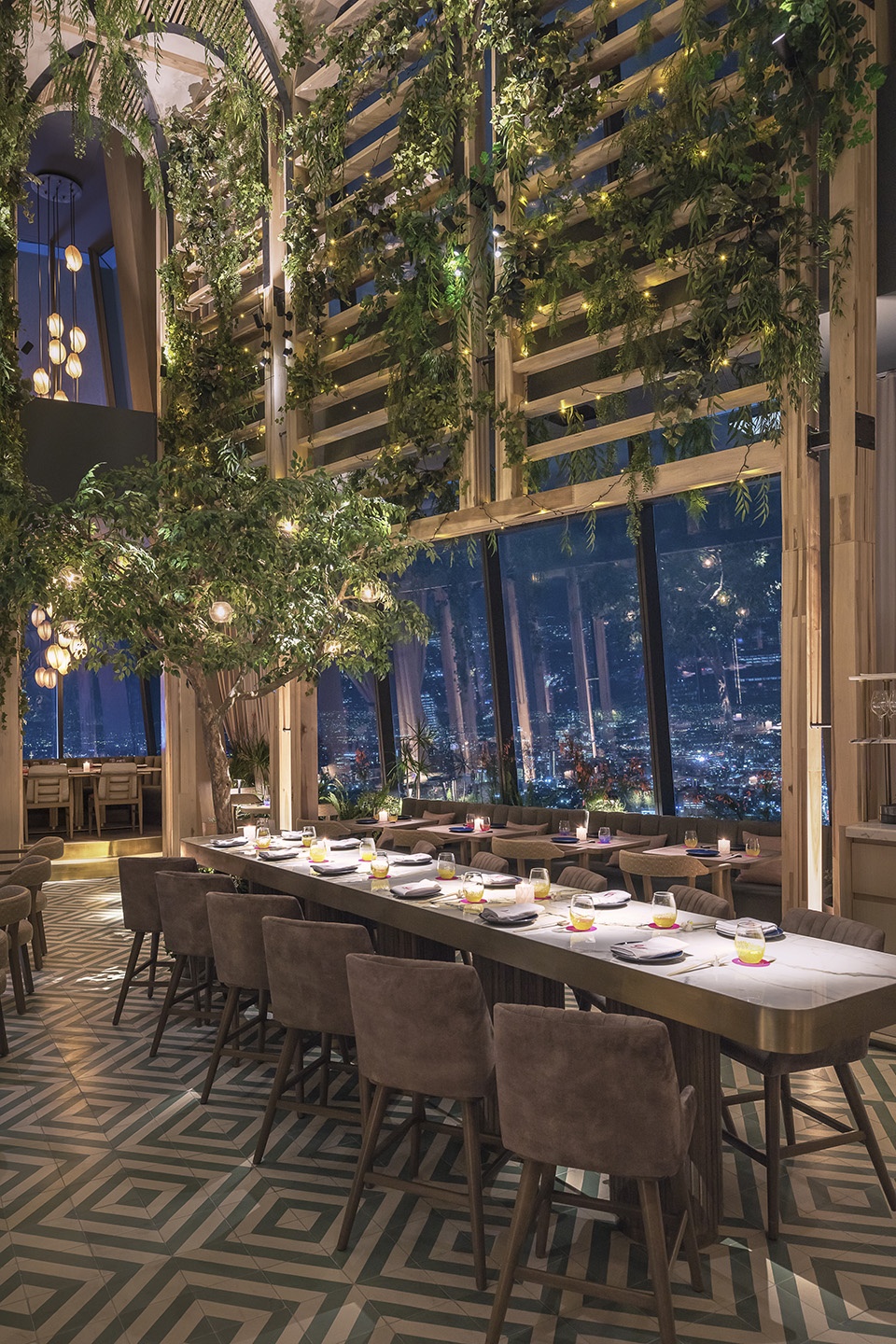 室內(nèi)庭院式LING LING特色餐廳裝修設計方案(圖10) 室內(nèi)庭院式LING LING特色餐廳裝修設計方案(圖10)