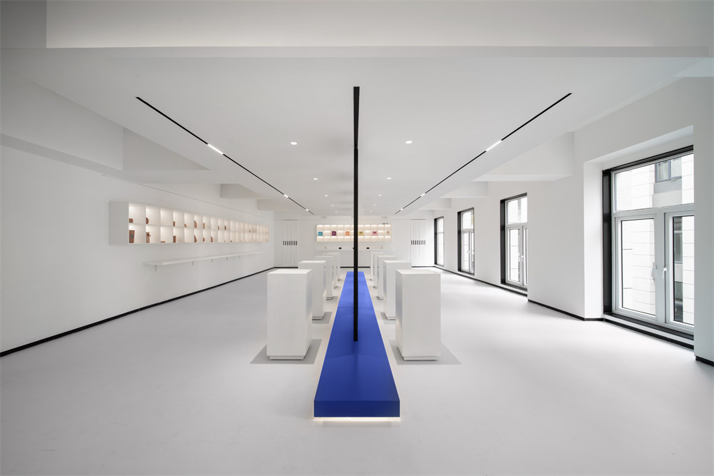 現(xiàn)代極簡風JIAYI柔版企業(yè)展廳裝修設計方案(圖8) 現(xiàn)代極簡風JIAYI柔版企業(yè)展廳裝修設計方案(圖8)