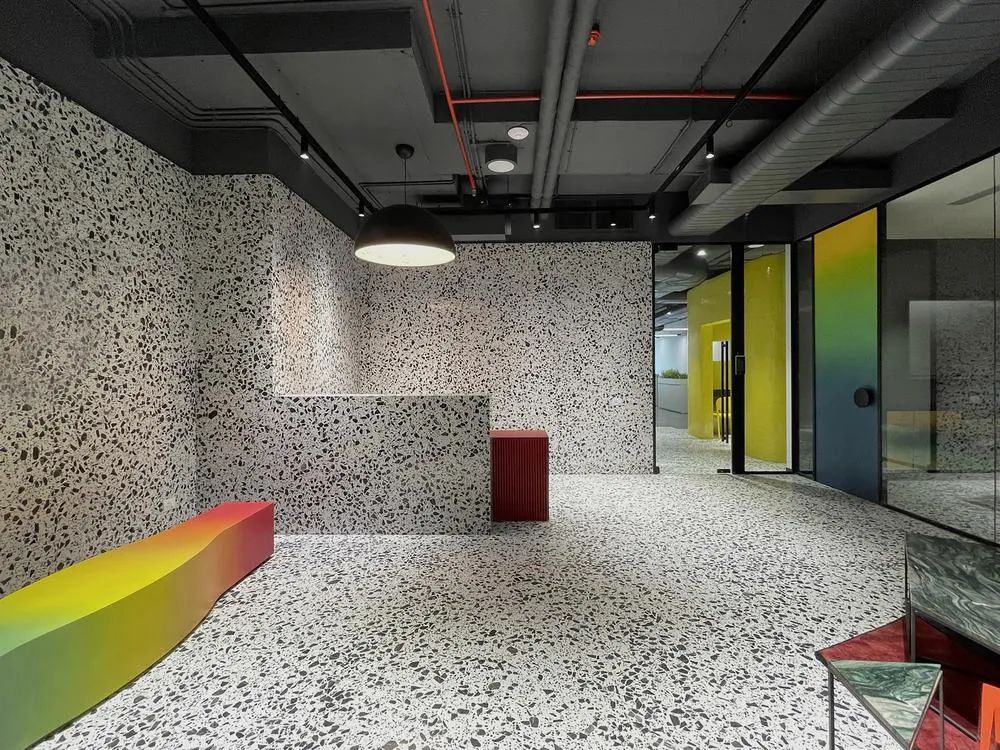 鄭州金博大分享時尚炫彩IT科技公司辦公室裝修案例(圖1) 鄭州金博大分享時尚炫彩IT科技公司辦公室裝修案例(圖1)