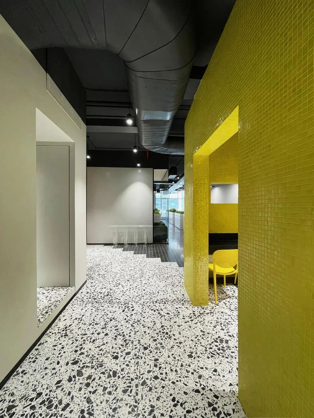 鄭州金博大分享時尚炫彩IT科技公司辦公室裝修案例(圖3) 鄭州金博大分享時尚炫彩IT科技公司辦公室裝修案例(圖3)