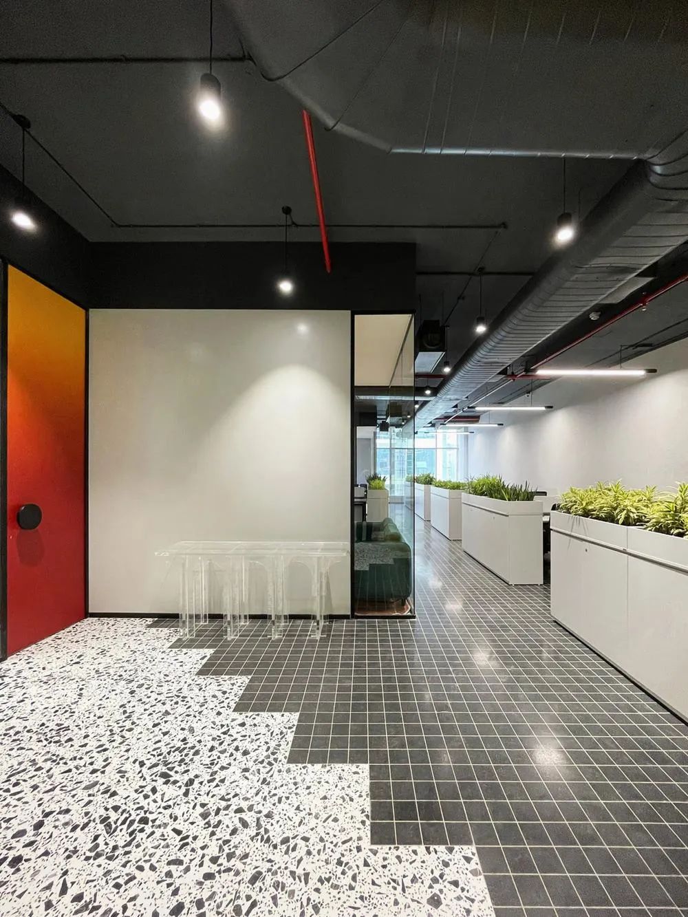 鄭州金博大分享時尚炫彩IT科技公司辦公室裝修案例(圖4) 鄭州金博大分享時尚炫彩IT科技公司辦公室裝修案例(圖4)