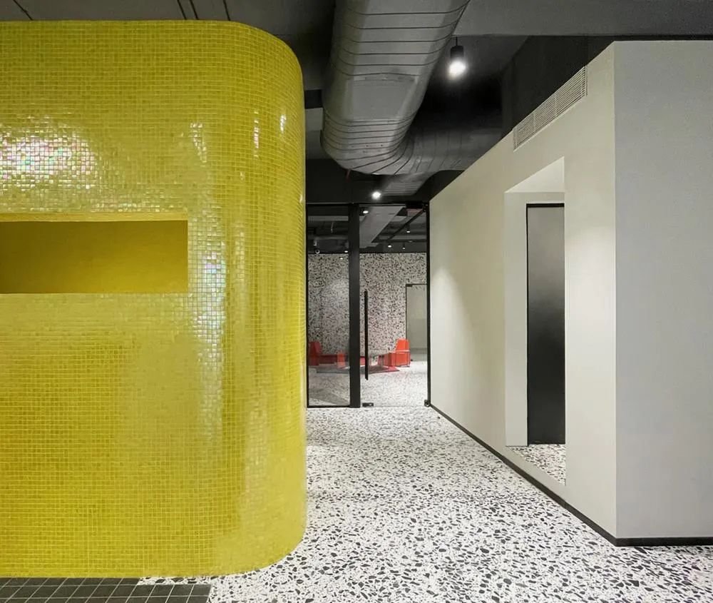 鄭州金博大分享時尚炫彩IT科技公司辦公室裝修案例(圖10) 鄭州金博大分享時尚炫彩IT科技公司辦公室裝修案例(圖10)